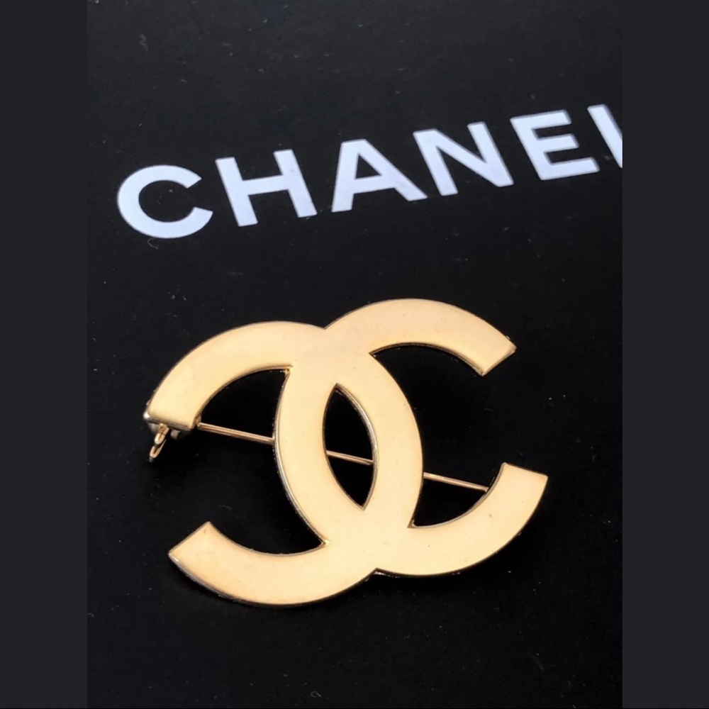 1.5” Coco Chanel CC Interlocking C Logo Pin Brooch Lapel Gold Tone Metal